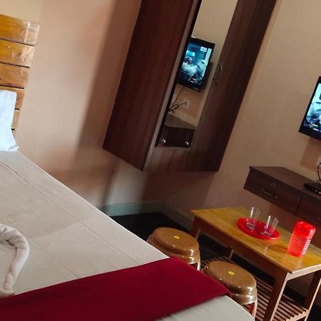 J J Residency Hotel Pondicherry Esterno foto