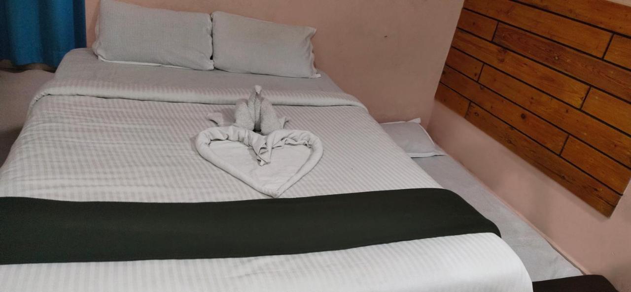 J J Residency Hotel Pondicherry Esterno foto