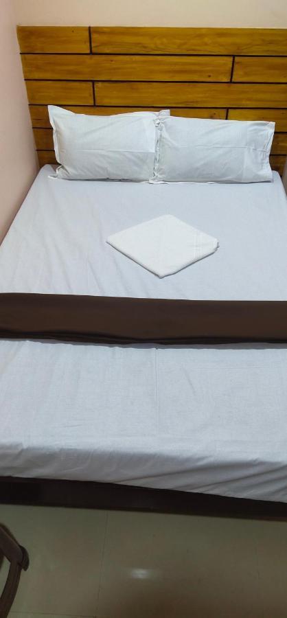 J J Residency Hotel Pondicherry Esterno foto