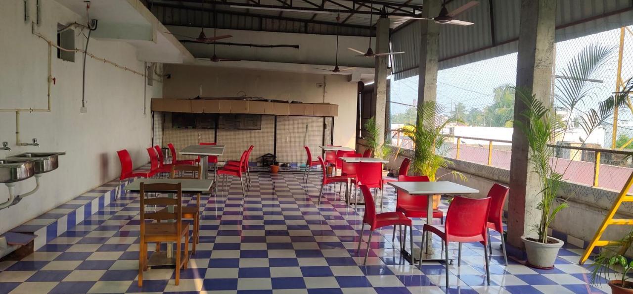 J J Residency Hotel Pondicherry Esterno foto